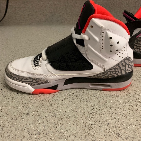 Jordan’s - Picture 4 of 6